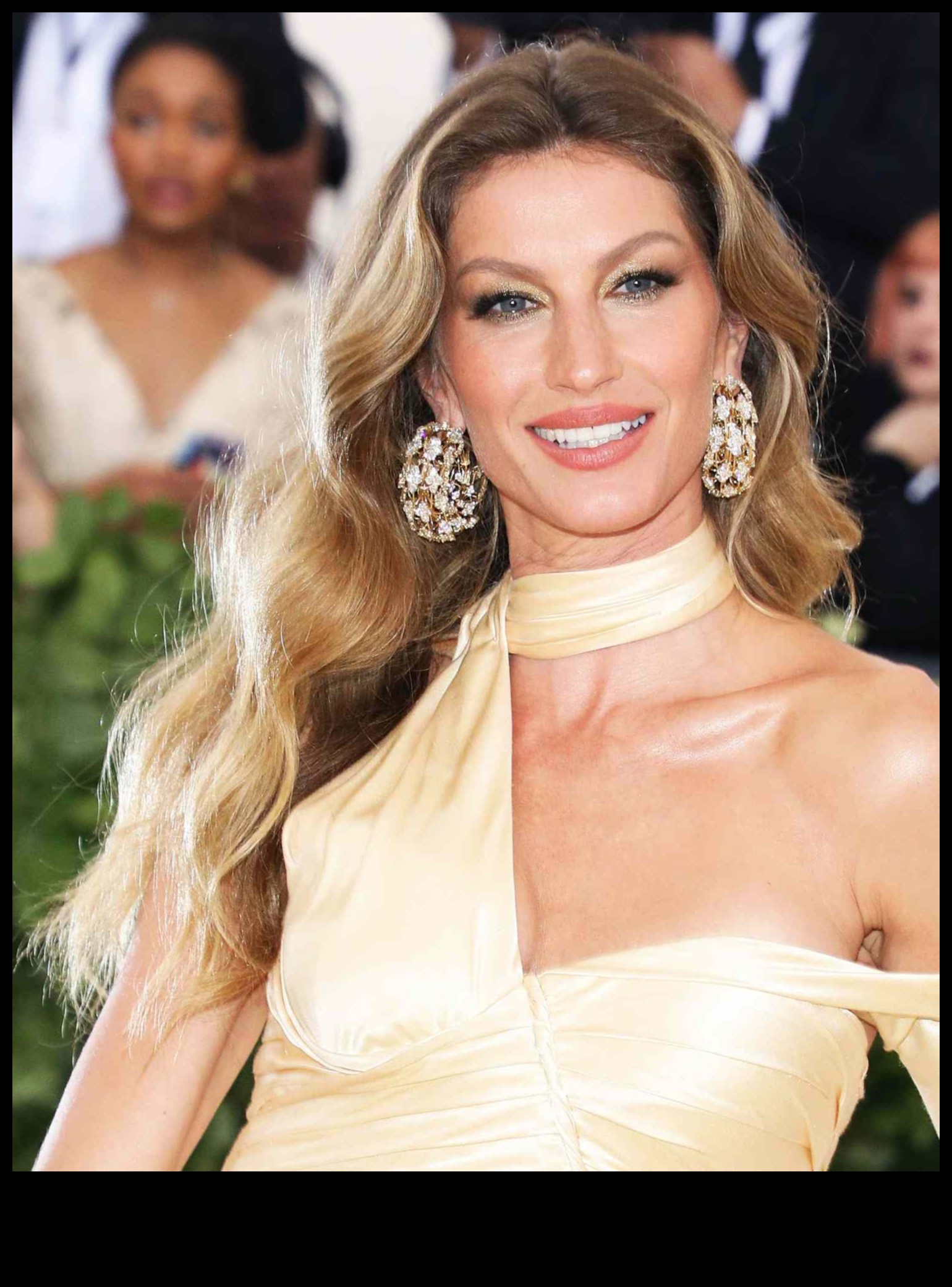 Casual Waves: Αγκαλιάζοντας την ομορφιά των χαλαρών και κυματιστών στυλ