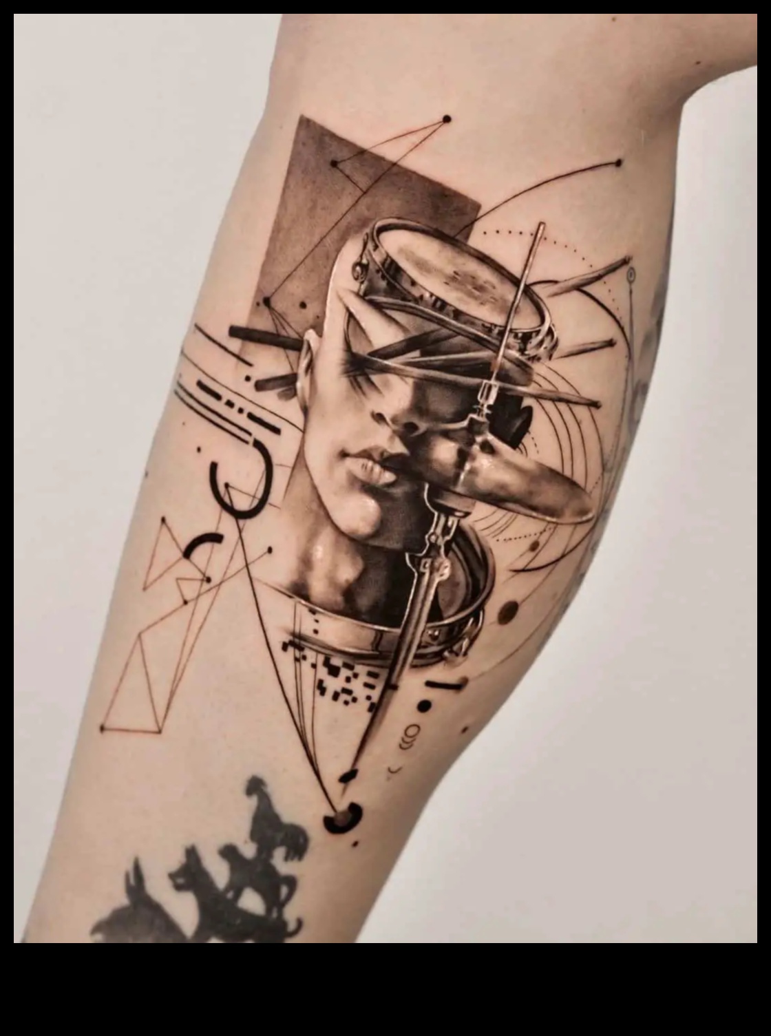 Μελωδίες μελάνης Η τέχνη της εναρμόνισης των νοηματικών εννοιών σχεδίασης τατουάζ 4 Ink Melodies: Harmonizing Meaningful Tattoo Design Concepts