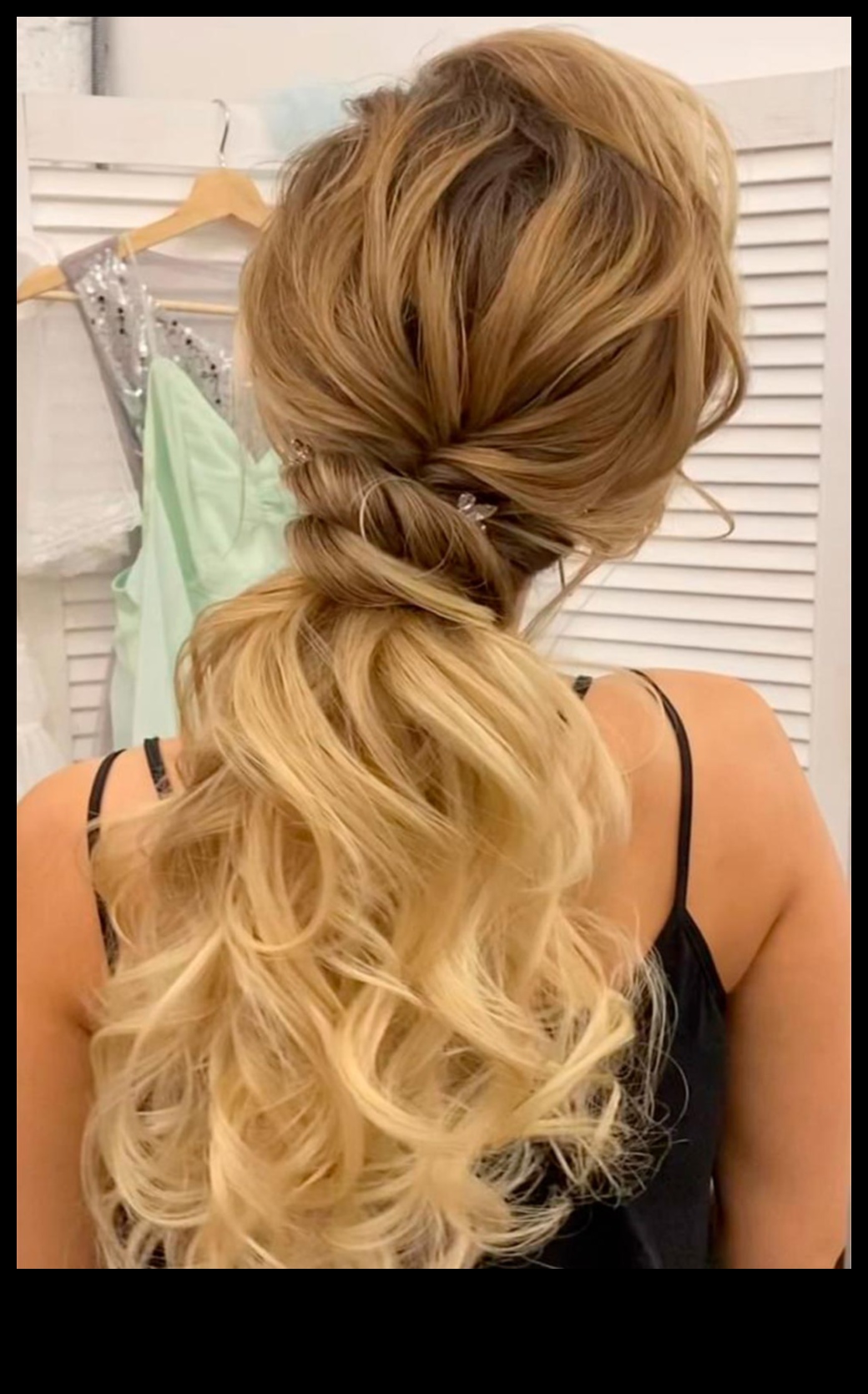 Twist and Turns: Ξανθά χτενίσματα με δημιουργικό άκρο