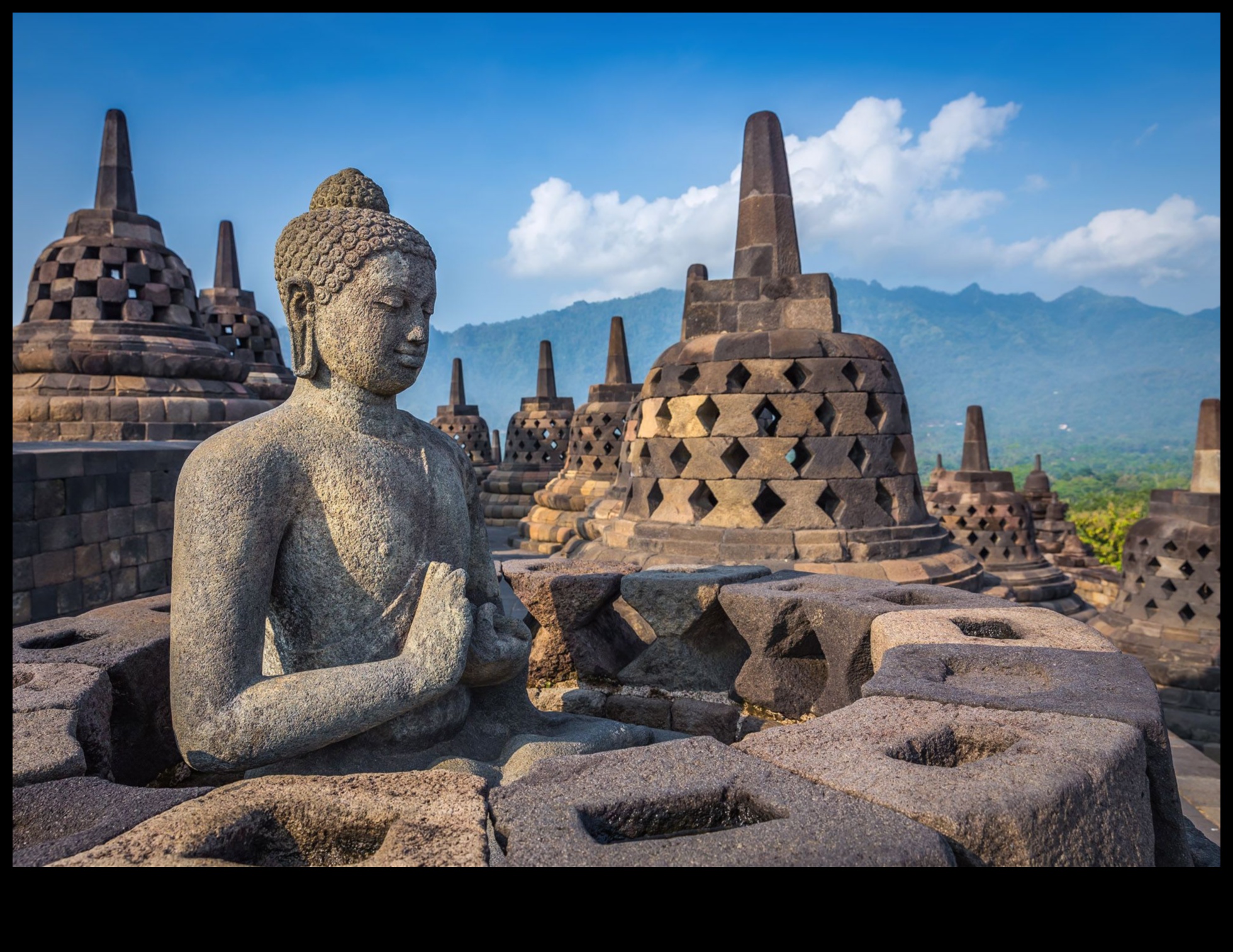 Epic Edifices: A Sightseer's Guide to Architectural Wonders