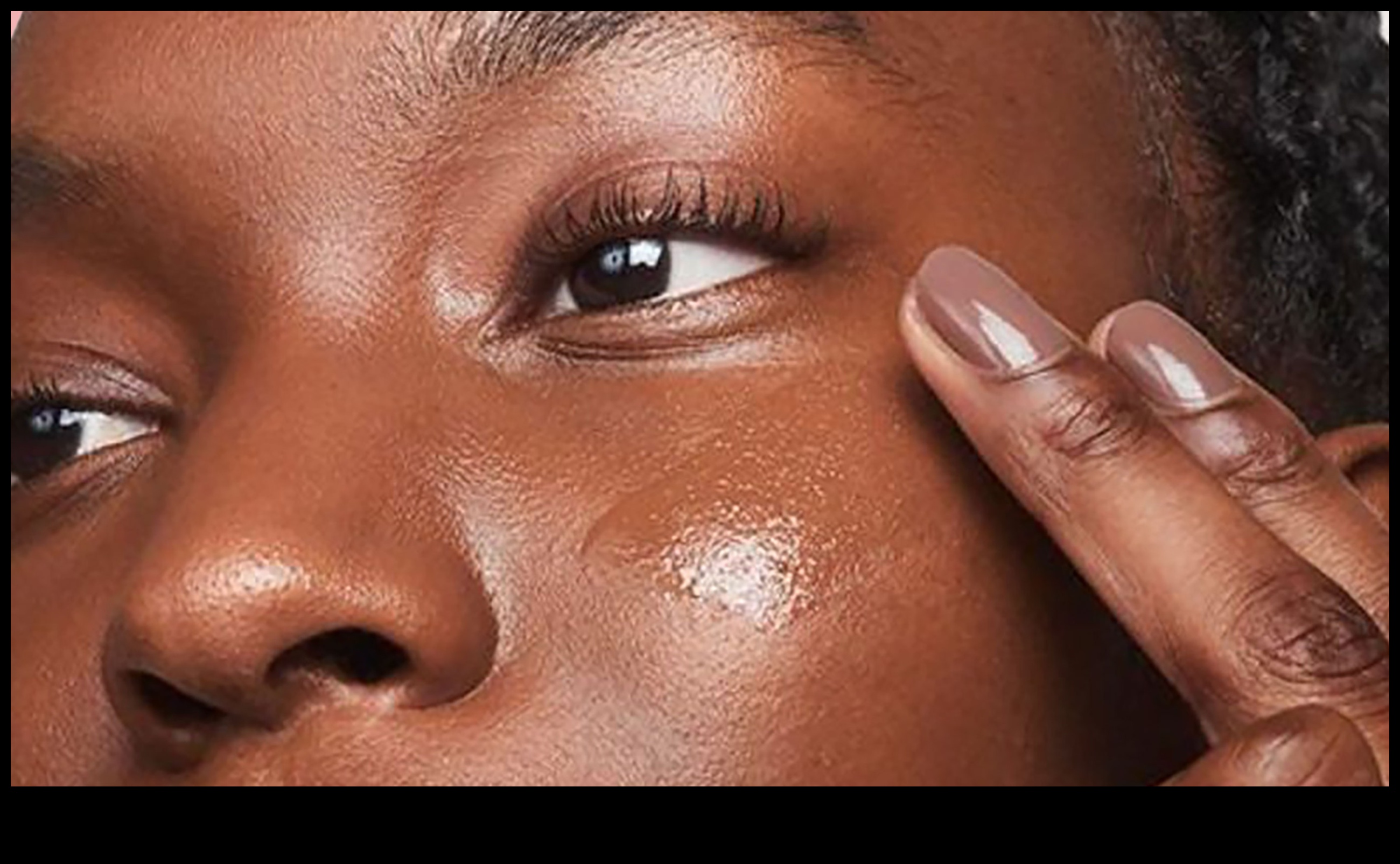 Weightless Wonders: Airbrushed Finish Foundations για ανάλαφρη αίσθηση φτερού