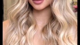 Champagne Blonde Elegance: Εορταστικά χτενίσματα για όλες τις περιστάσεις