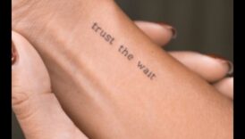 Wrist Whimsy: Παιχνιδιάρικες και γοητευτικές μικροσκοπικές εμπνεύσεις για τατουάζ