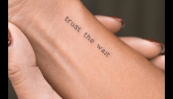 Wrist Whimsy: Παιχνιδιάρικες και γοητευτικές μικροσκοπικές εμπνεύσεις για τατουάζ