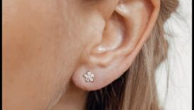 Feminine Flourish: Αγκαλιάστε τη λιχουδιά με τα θηλυκά μας σχέδια σκουλαρίκια