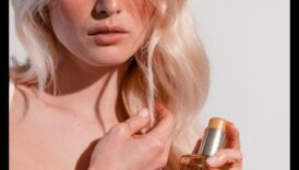 Το τρεμόπαιγμα και το τρεμόπαιγμα μείνε έτσι Πώς σκοπήσετε να φωτίσεις τη κάμπινγκ του πάρτι γενεθλίων με τα μαλλιά σου 3 Sparkle and Shine Continued: Illuminating the Party Scene with Your Hair