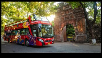 Με λεωφορείο: Πλοήγηση στους δρόμους της πόλης σε ξεναγήσεις