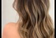 Μελαχρινή Balayage Bliss: Sun-Kissed Highlights για φυσική εμφάνιση